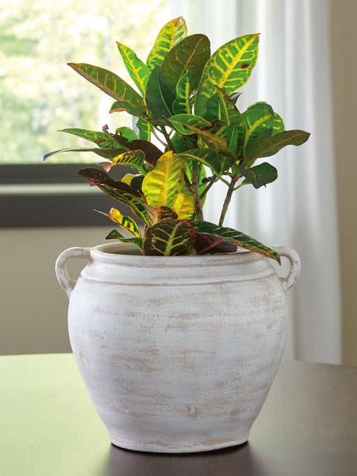 meadie-vase-2