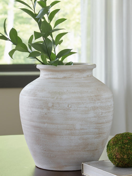 meadie-vase-2