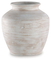 meadie-vase-1