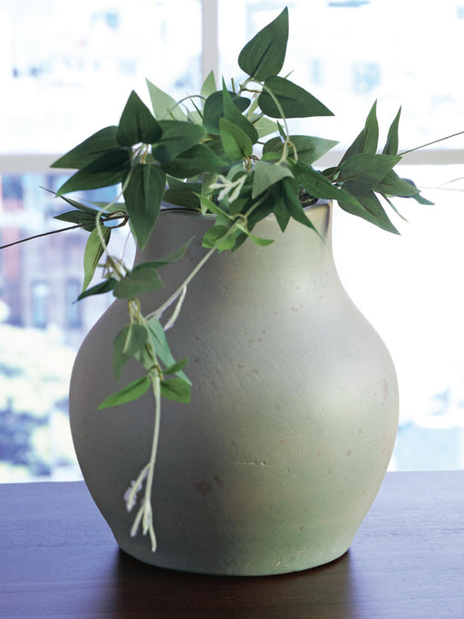 baychester-vase-2