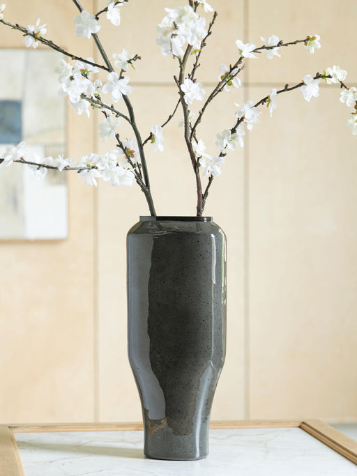 kierlain-vase-2