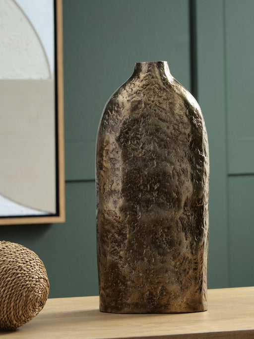wallmond-vase-2