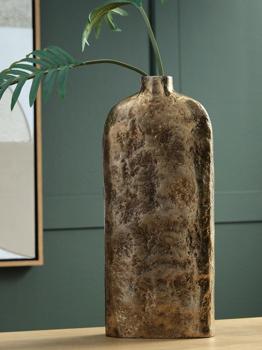 wallmond-vase-2