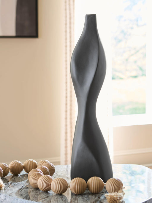 judsen-vase-2