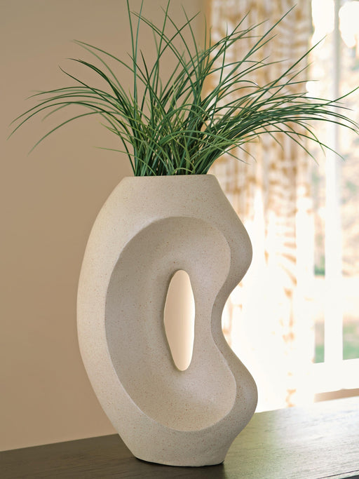 odion-vase-2