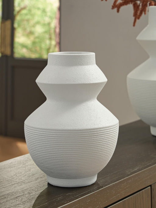 naveen-vase-2