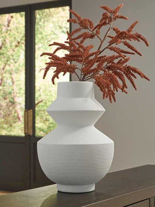 naveen-vase-2