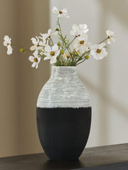 girtha-vase-2