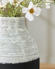 girtha-vase-3