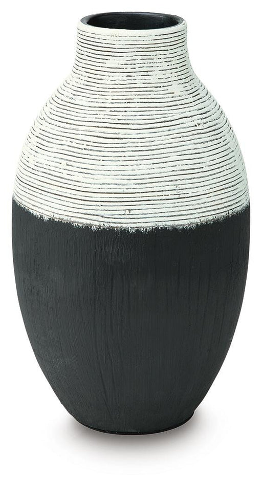 girtha-vase-1