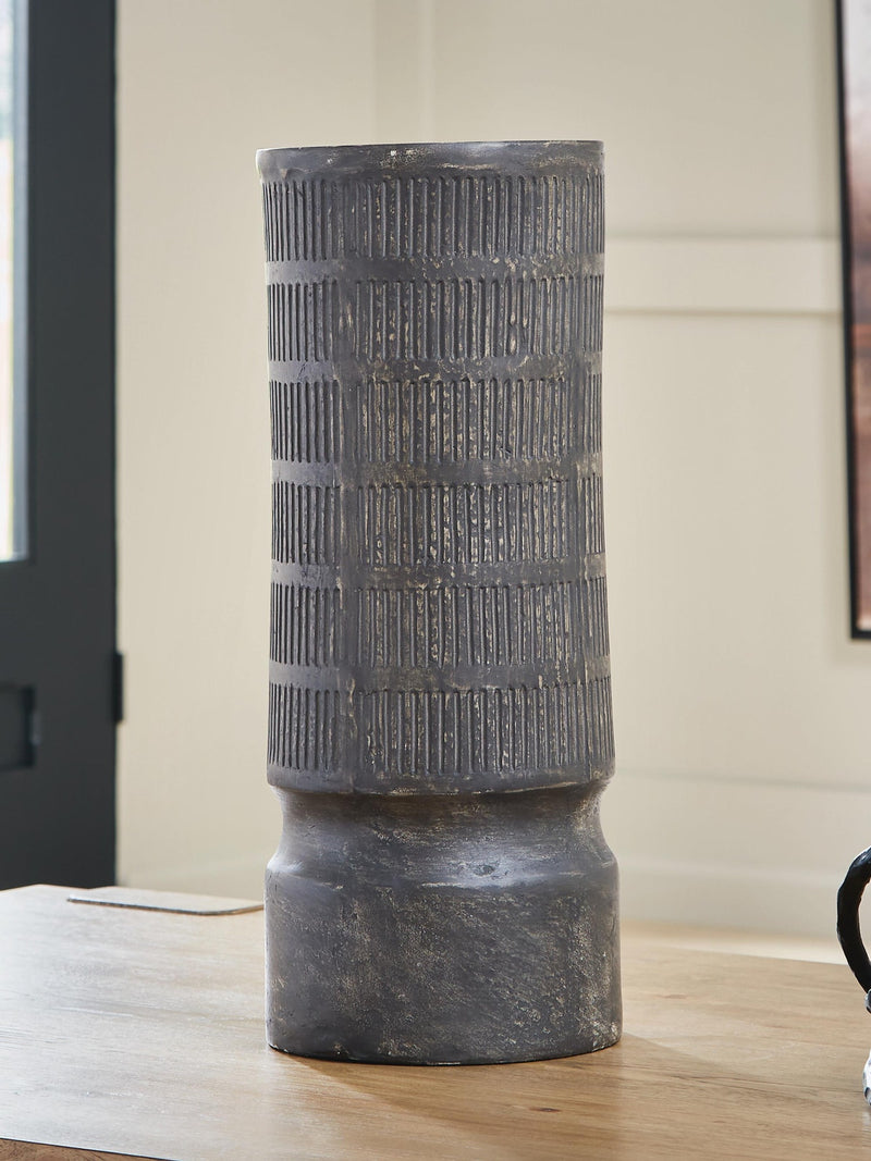 beninworth-vase-2