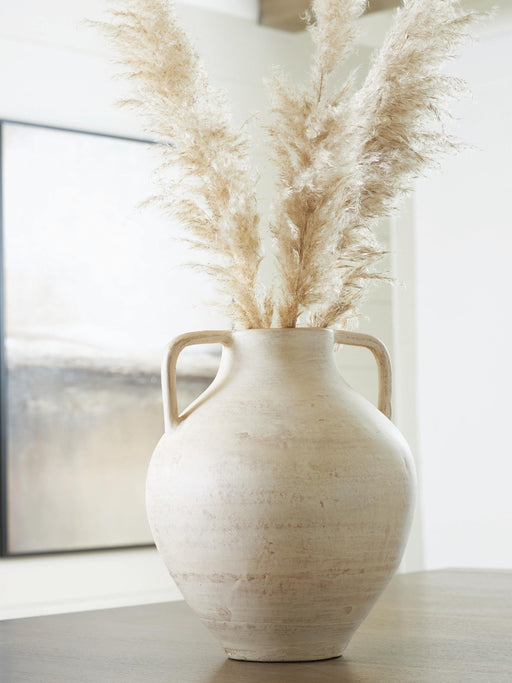 justy-vase-2