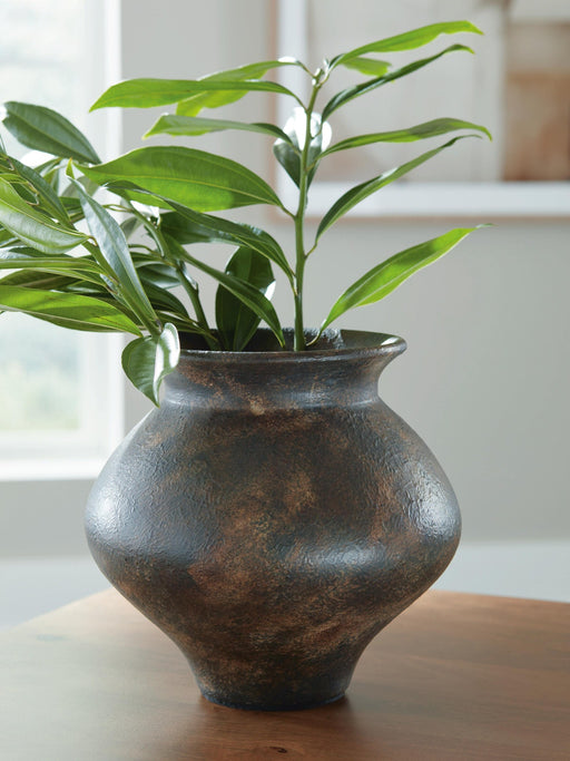laddlow-vase-2