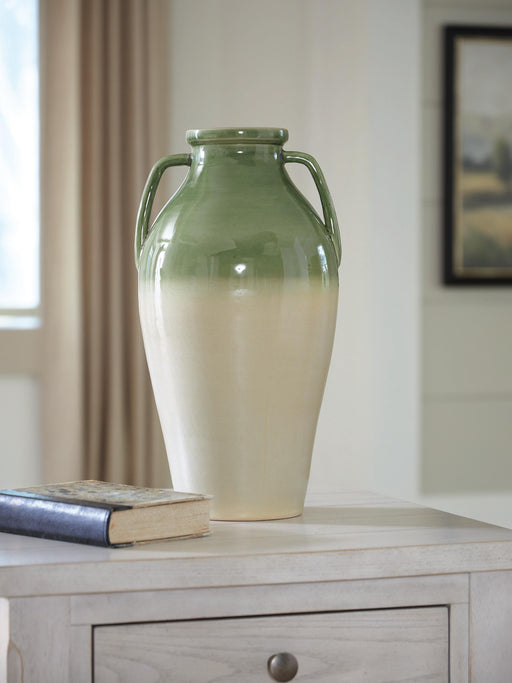 andorbury-vase-2