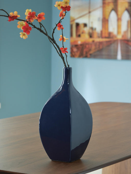 abtinson-indoor-outdoor-vase-2