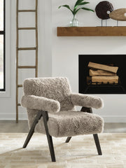 goda-accent-chair-2