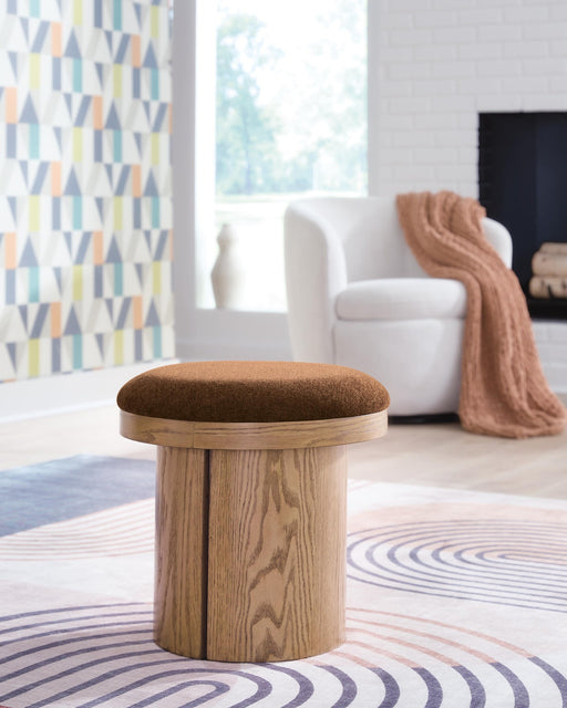 lewisen-stool-2