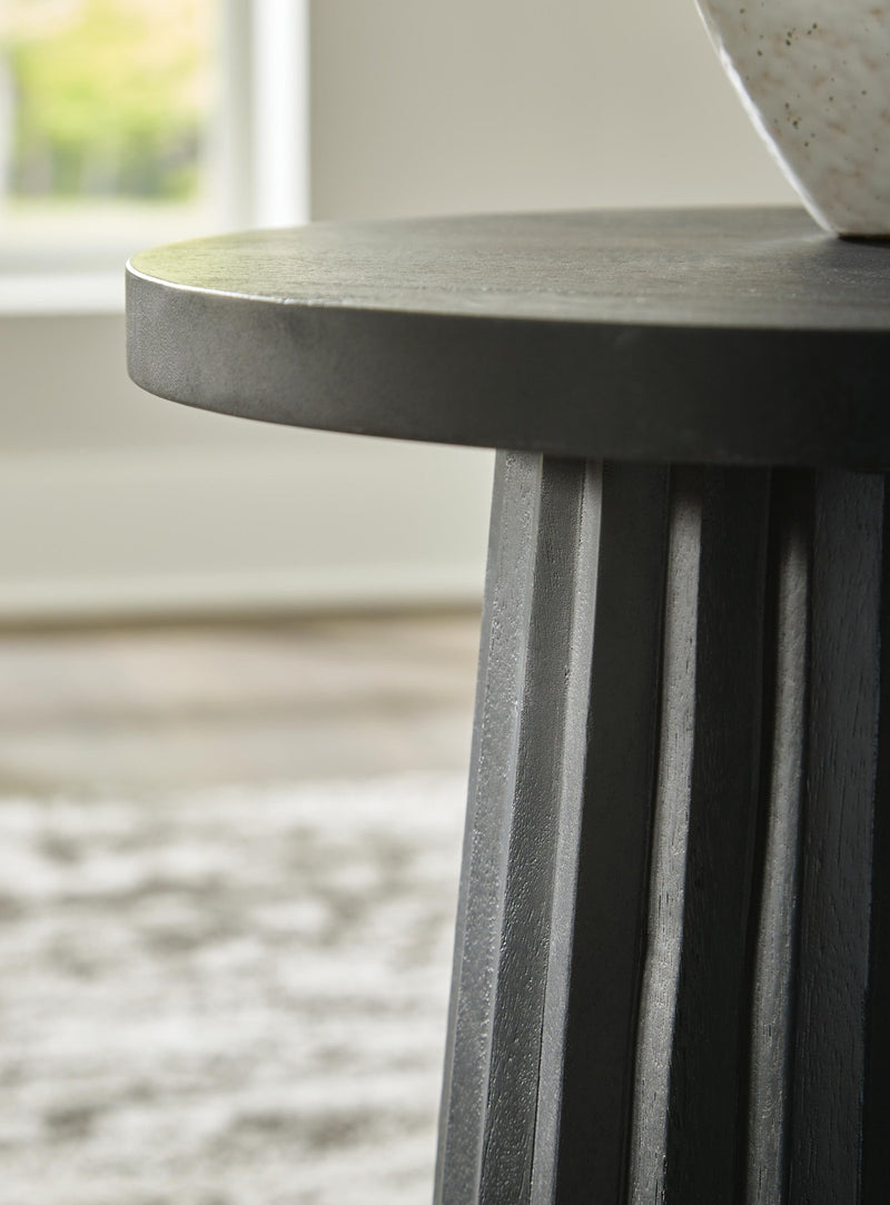 ceilby-accent-table-3