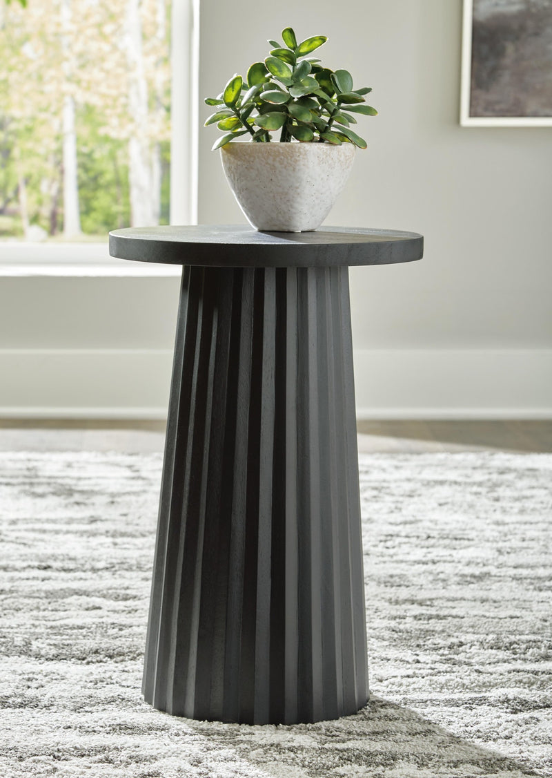 ceilby-accent-table-2