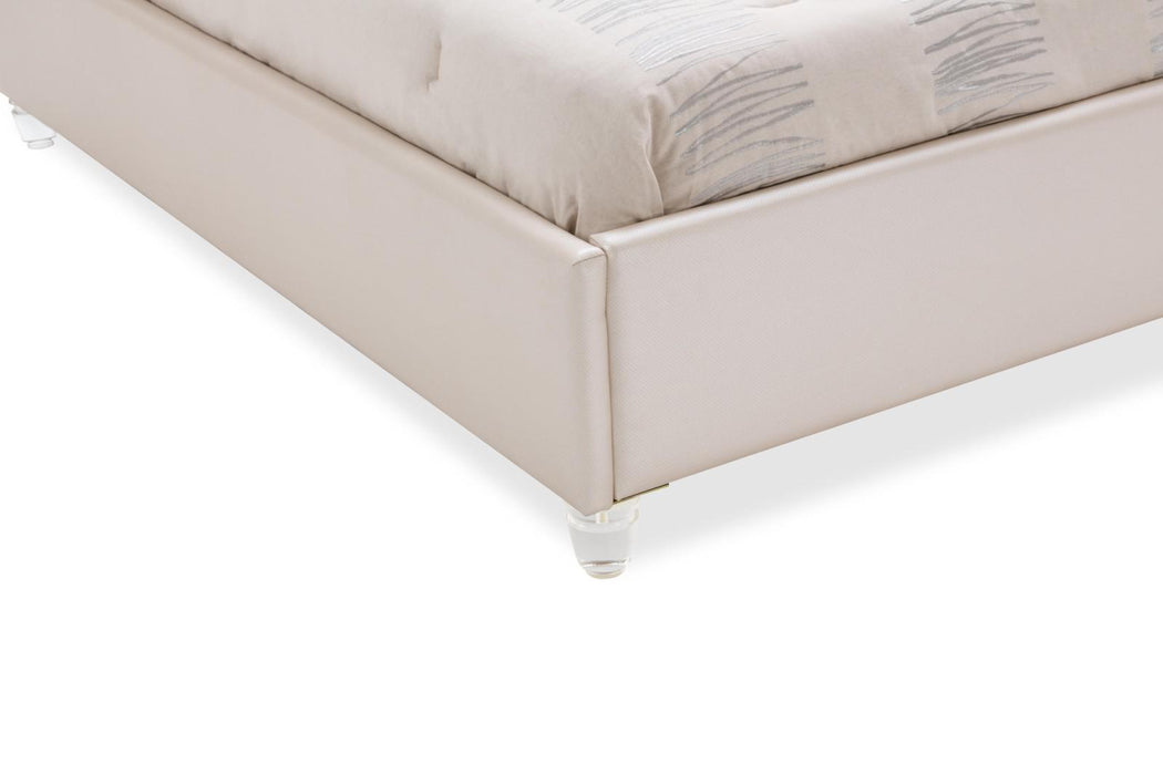 Glimmering Heights Cal King Upholstered Bed in Ivory
