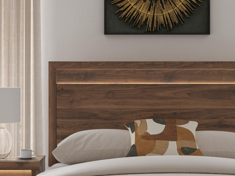 janfyn-king-panel-bed-10