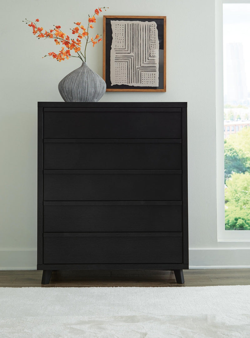 danziar-queen-panel-bed-chest-and-nightstand-19