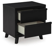 danziar-queen-panel-bed-chest-and-nightstand-8