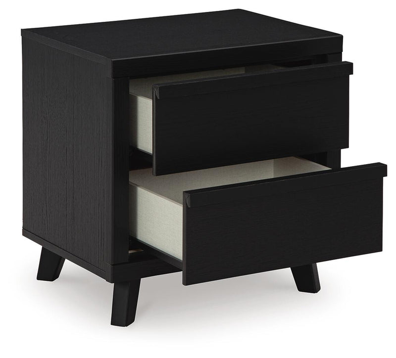 danziar-queen-panel-bed-chest-and-nightstand-8