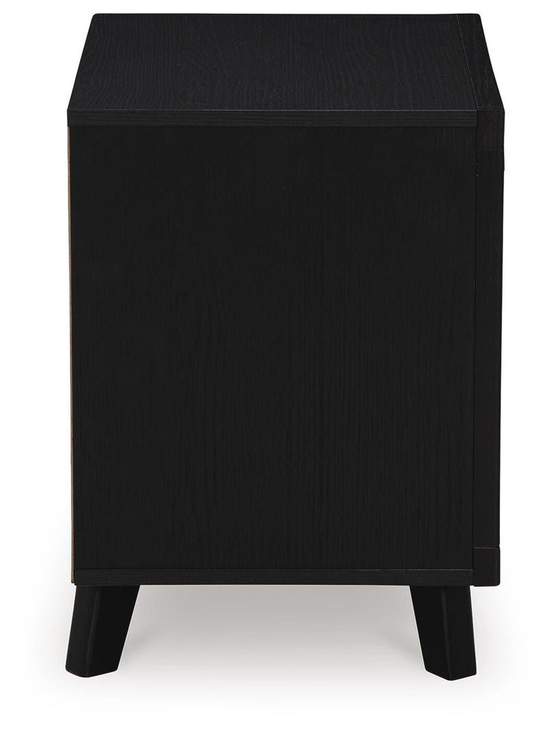 danziar-queen-panel-bed-dresser-and-nightstand-14