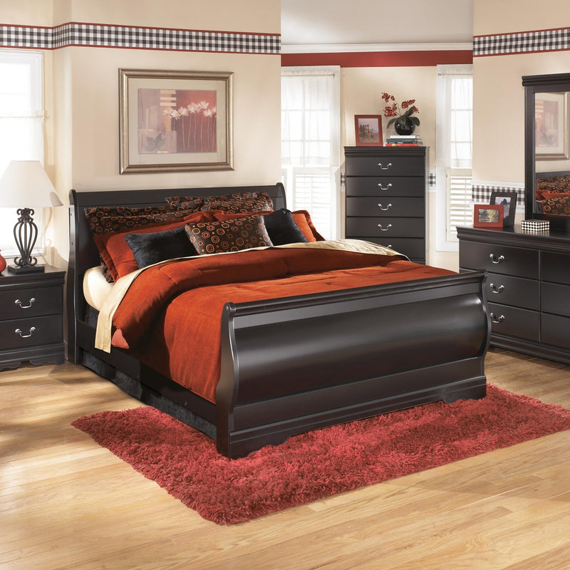 huey-vineyard-full-sleigh-bed-chest-and-2-nightstands-9