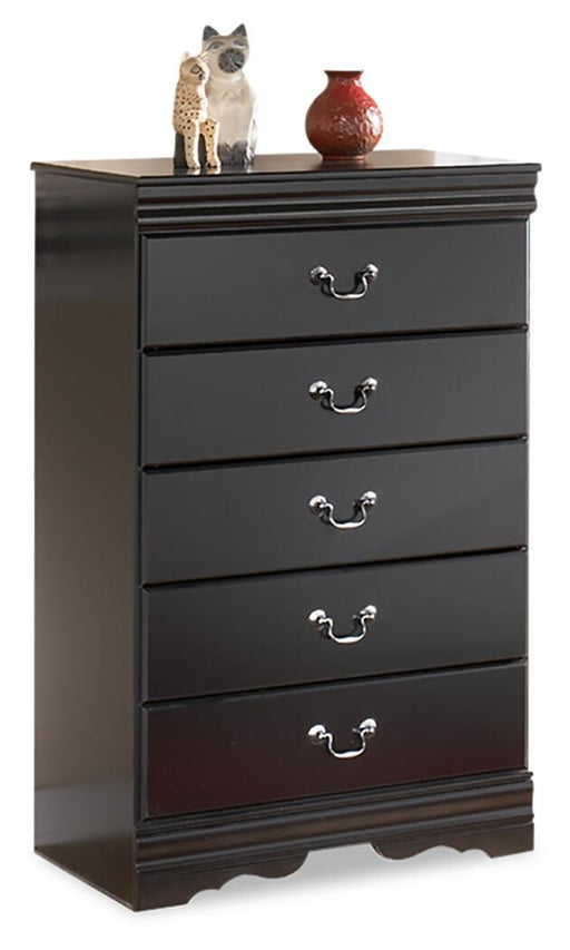 huey-vineyard-full-sleigh-bed-chest-and-nightstand-2