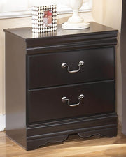 huey-vineyard-full-sleigh-bed-chest-and-2-nightstands-11