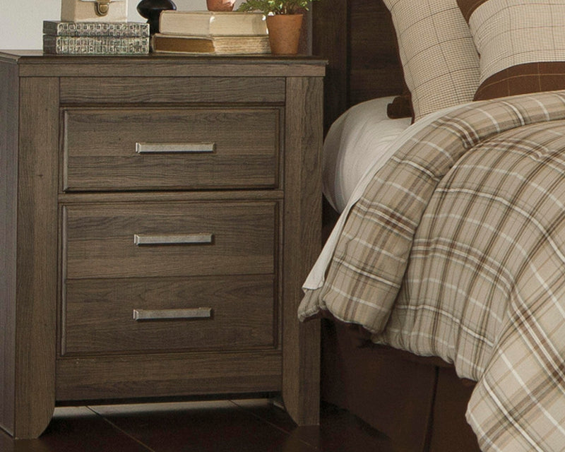 juararo-king-poster-bed-chest-and-nightstand-16
