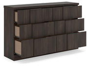 shaehartin-king-panel-bed-dresser-mirror-and-nightstand-4
