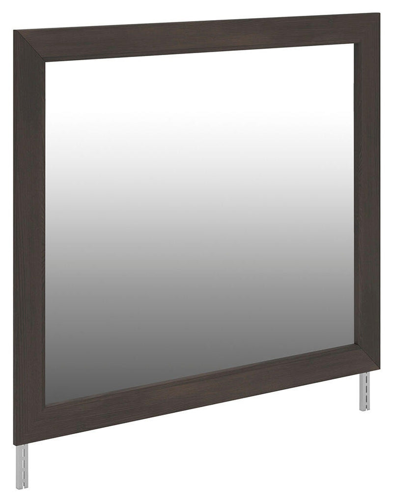 shaehartin-king-panel-bed-dresser-mirror-and-nightstand-10