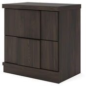 shaehartin-king-panel-bed-dresser-mirror-and-nightstand-18