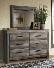 wynnlow-king-poster-bed-dresser-mirror-and-2-nightstands-8