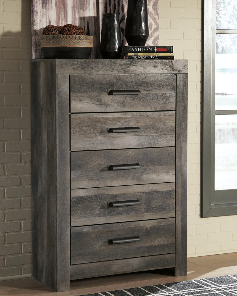 wynnlow-full-crossbuck-panel-bed-and-2-chests-10