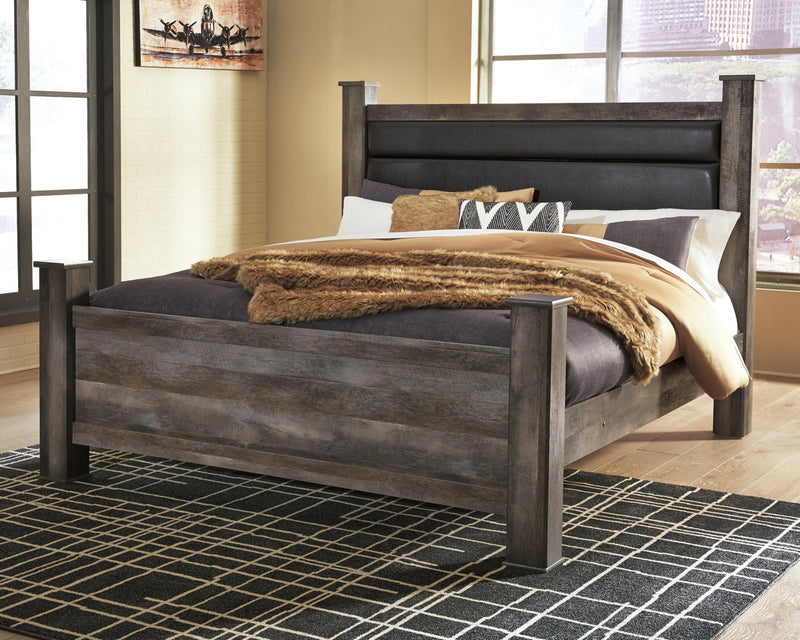 wynnlow-king-poster-bed-dresser-mirror-and-2-nightstands-9