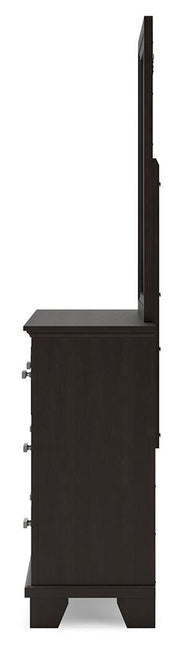 covetown-queen-panel-bed-dresser-mirror-chest-and-nightstand-8