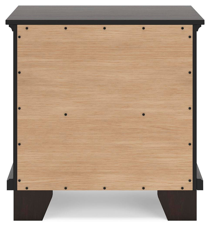 covetown-queen-panel-bed-dresser-mirror-chest-and-nightstand-18