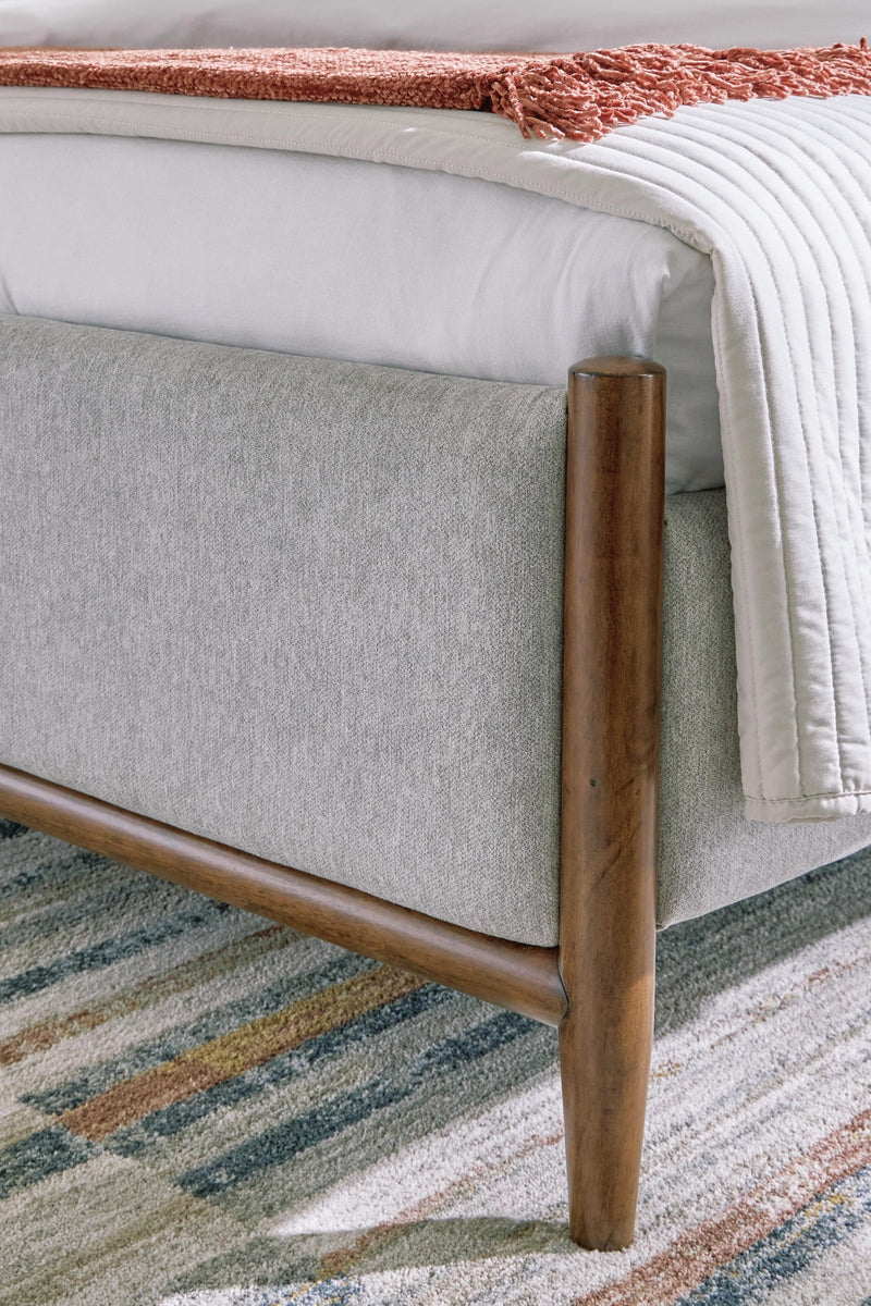 lyncott-king-upholstered-bed-6