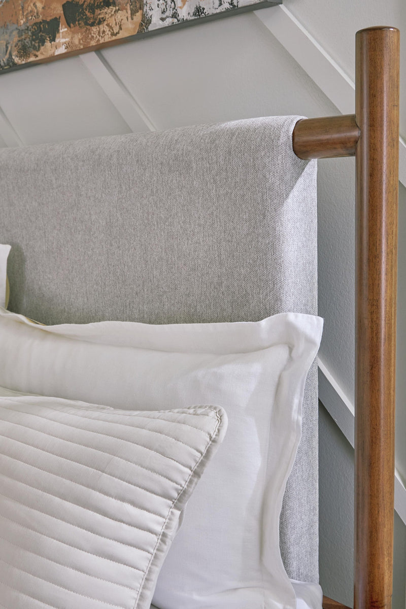 lyncott-queen-upholstered-panel-bed-3