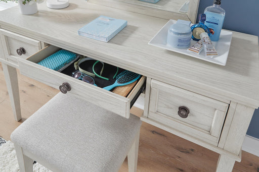 robbinsdale-vanity-with-stool-2