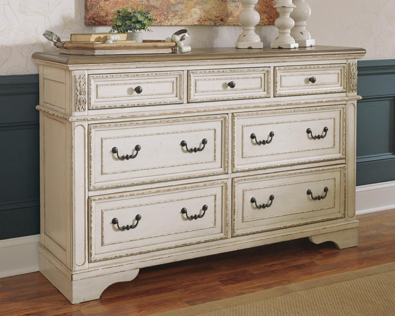 realyn-king-panel-bed-dresser-chest-and-2-nightstands-12