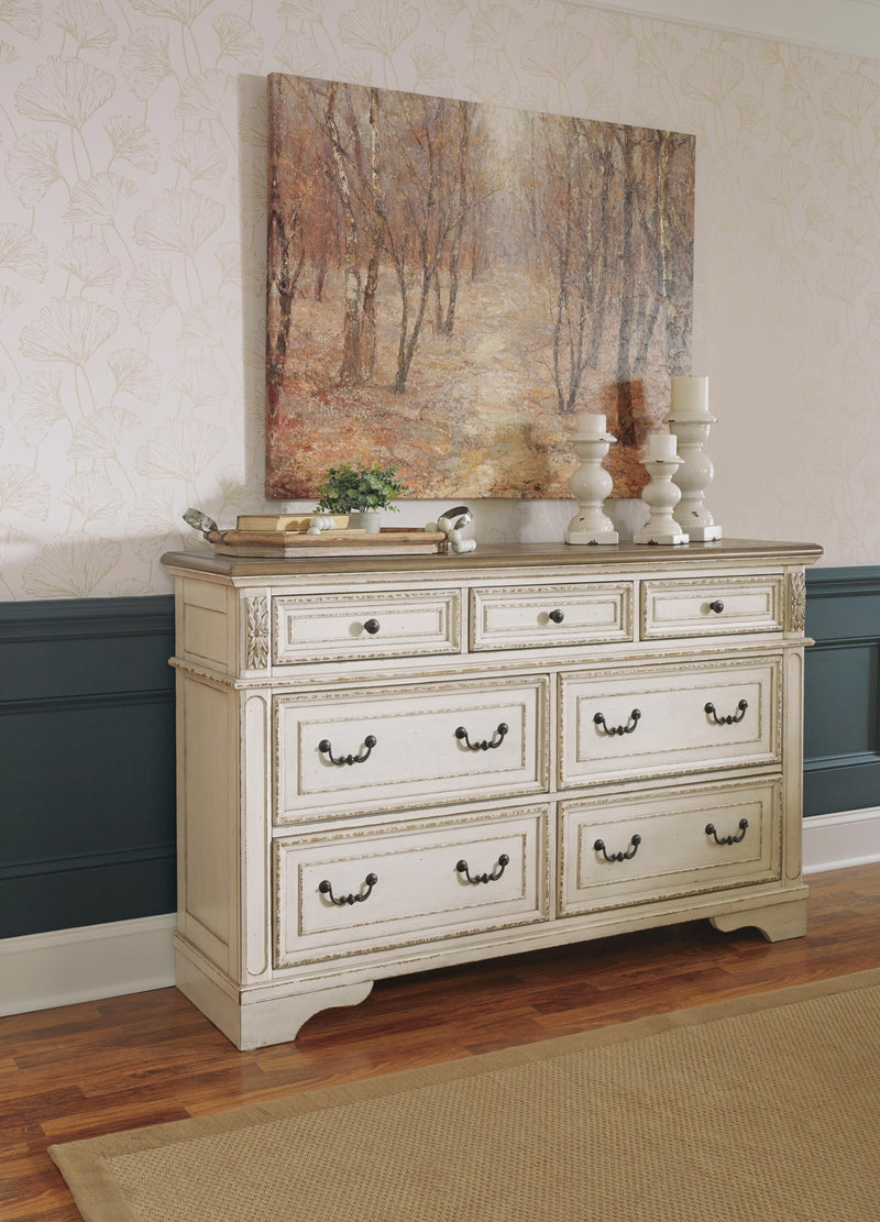 realyn-king-panel-bed-dresser-chest-and-2-nightstands-16