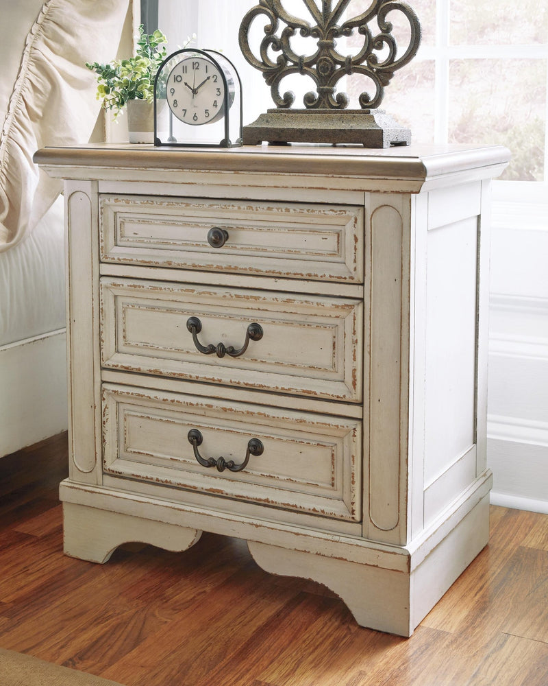 realyn-king-panel-bed-dresser-chest-and-2-nightstands-15