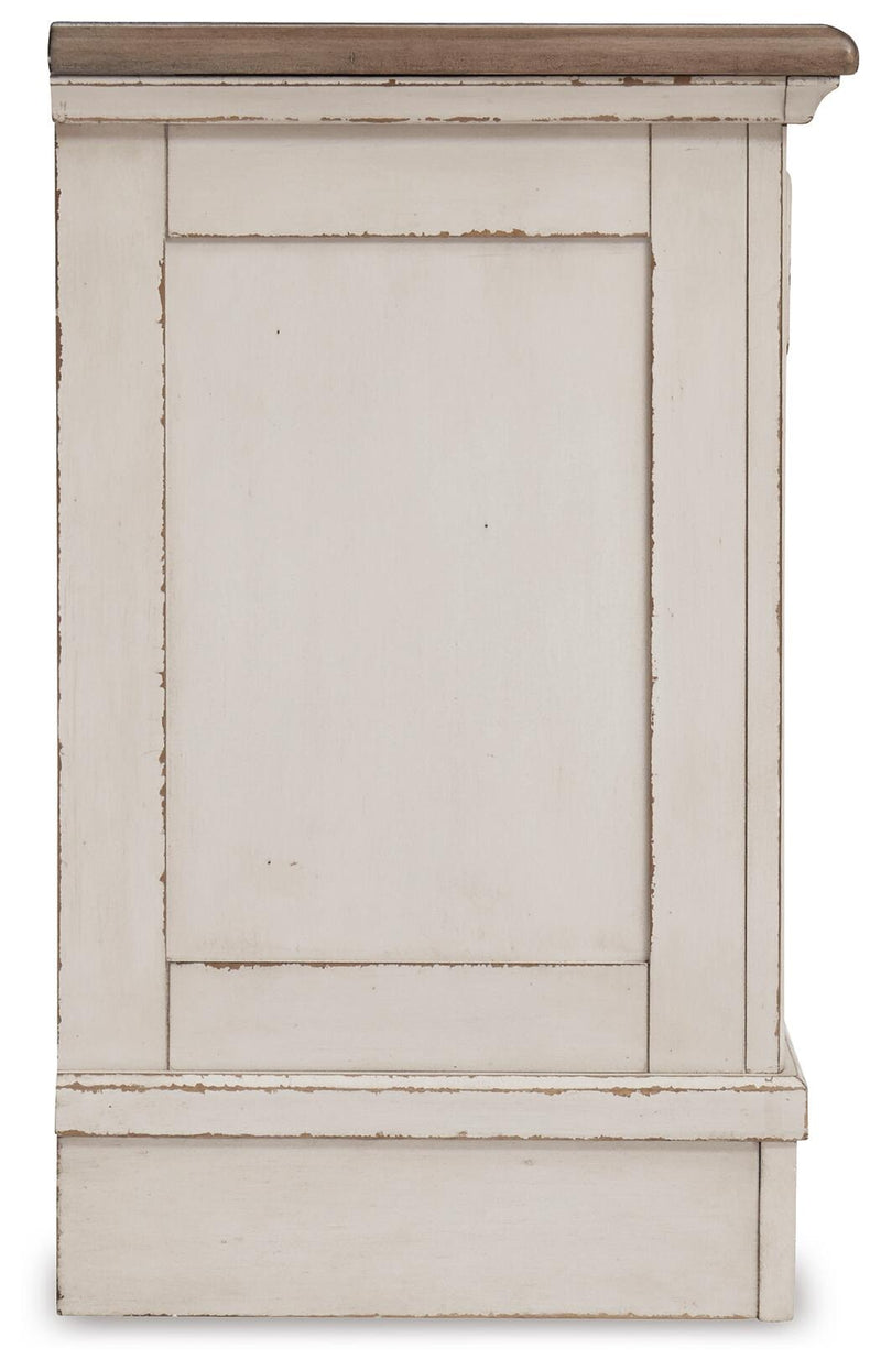 realyn-king-panel-bed-dresser-mirror-chest-and-2-nightstands-10