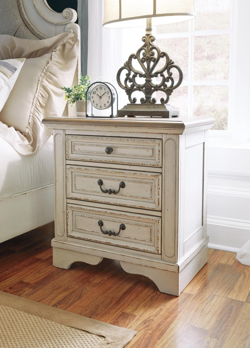 realyn-king-panel-bed-dresser-chest-and-2-nightstands-19