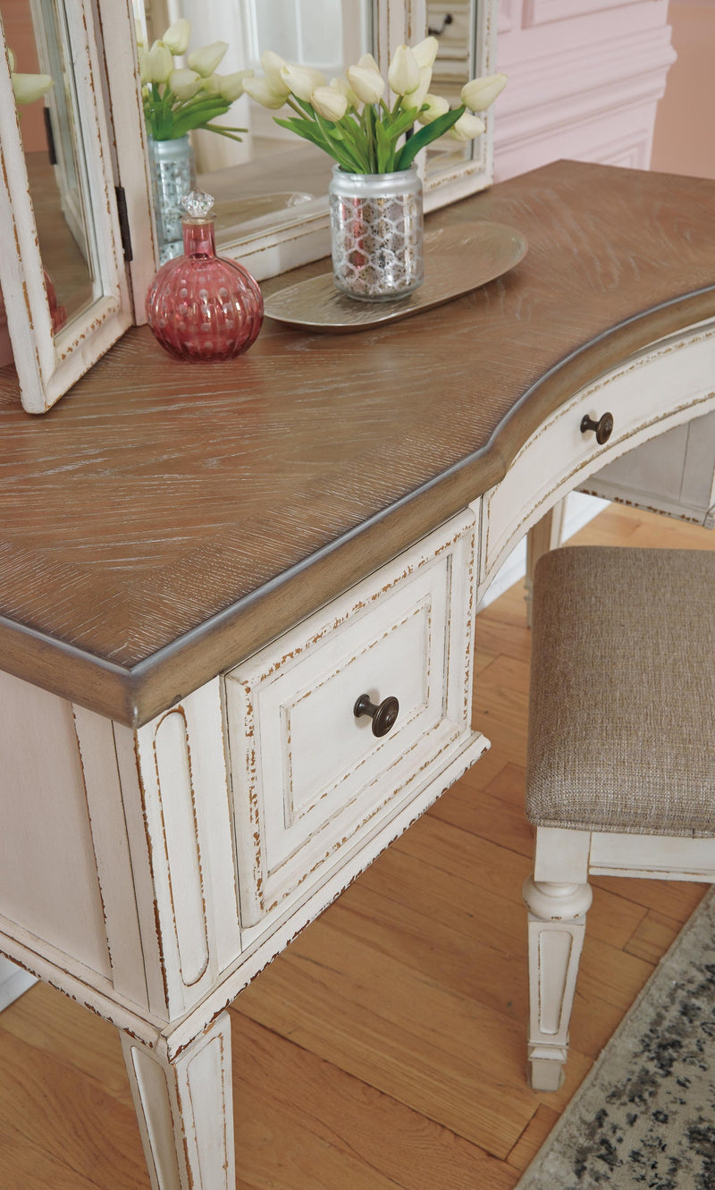 realyn-queen-upholstery-panel-bed-dresser-chest-nightstand-and-vanity-set-22